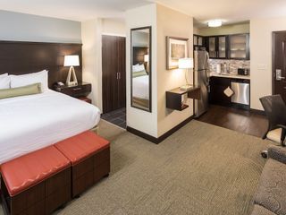 Фото отеля Staybridge Suites Omaha West, an IHG Hotel