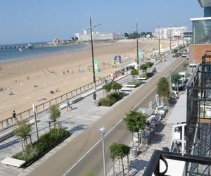 Apartment Face Plage Et À 2 Pas De Tous Commerces Les Sables-dOlonne France