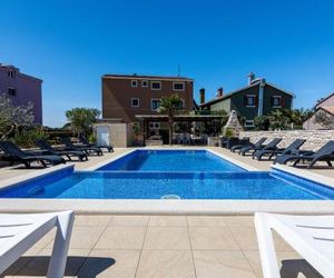 Apartments with a swimming pool Valbandon (Fazana) - 2201 Stignano di Pola Croatia