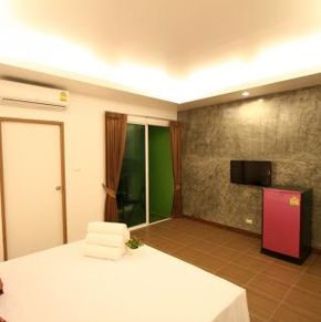 NearBy Hotel
