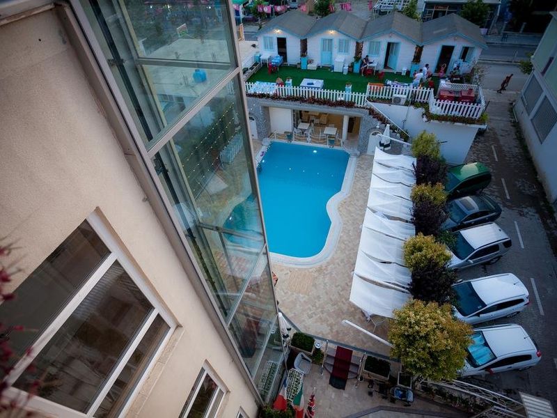 Hotel Photo 6