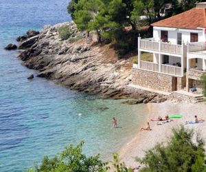 Seaside secluded apartments Cove Tvrdni Dolac bay - Tvrdni Dolac (Hvar) - 6112 Gdinj Croatia