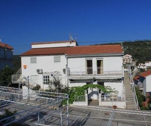 Apartments with a parking space Mavarstica (Ciovo) - 8685 Okrug Donji Croatia