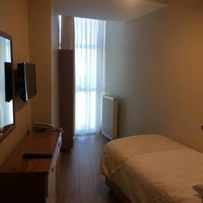 NearBy Hotel