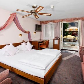 NearBy Hotel