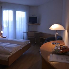NearBy Hotel