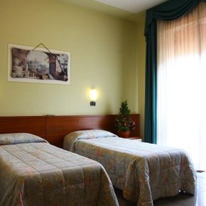 NearBy Hotel