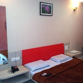 NearBy Hotel