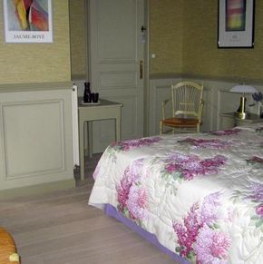 NearBy Hotel