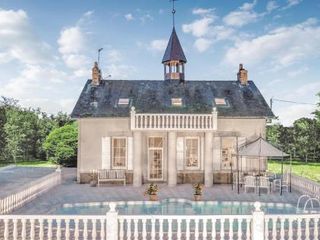 Фото отеля Amazing home in Ardentes with 7 Bedrooms and Outdoor swimming pool