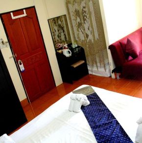 NearBy Hotel
