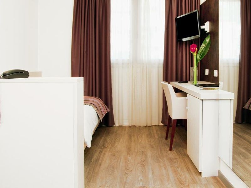 Hotel Photo 6
