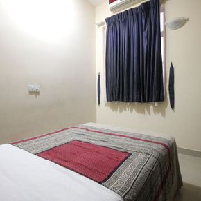 NearBy Hotel