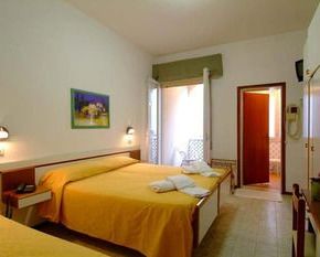 NearBy Hotel