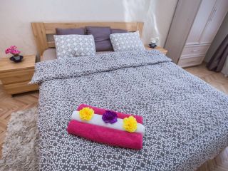 2 rooms apt next to Kazan cathedral
