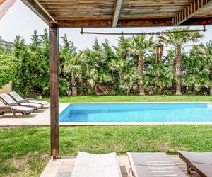 Holiday Home Finikia with Hot Tub I Heraklion Greece