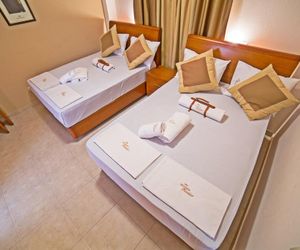 Pioneer Excelsior Rooms Paralia Greece