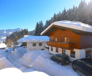 Ski-in / Ski-out Chalet Kriekels by Alpen Apartments Zell am See Austria