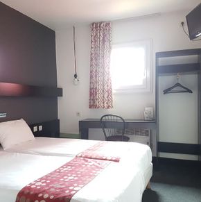 NearBy Hotel