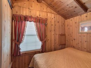 Фото отеля Lake Conroe One-Bedroom Cabin 3