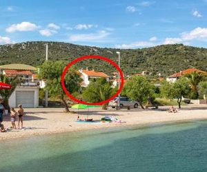 Apartments by the sea Vinisce (Trogir) - 6015 Vinisce Croatia