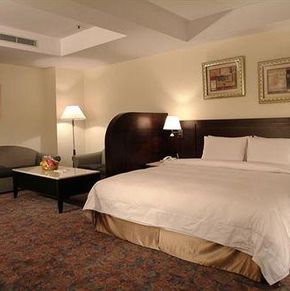 NearBy Hotel
