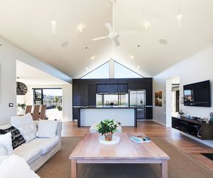 Luxury holiday home with lake & mountain views. Wanaka New Zealand