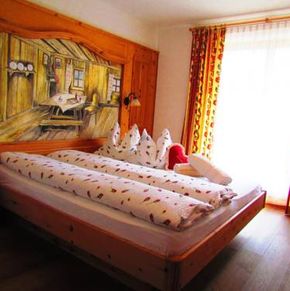 NearBy Hotel