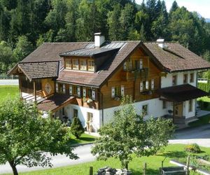 Reiters-Ferienhaus Russbach am Pass Gschutt Austria