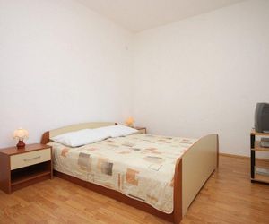 Apartments and rooms with parking space Starigrad (Paklenica) - 6606 Starigrad Croatia