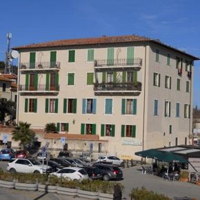 NearBy Hotel