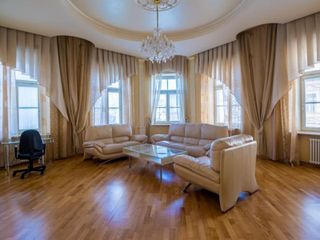 Трехкомнатные на Караванной