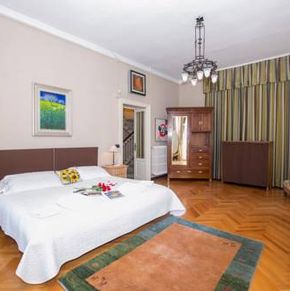 NearBy Hotel