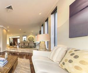 Holiday Home Grandeur On Bay Three Hope Island Australia