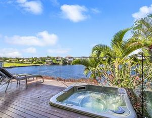 Holiday Home Luxury On Lugano Hope Island Australia