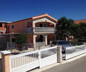 Apartments by the sea Vir - 11534 Vir Croatia