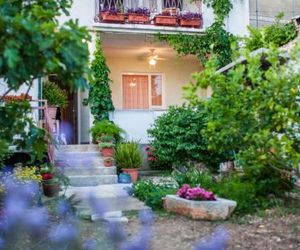 Garden Apartments Comisa Croatia