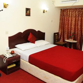 NearBy Hotel