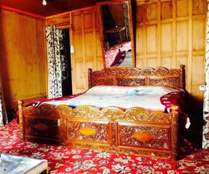 NEW SHERIN HOUSEBOATS Srinagar India