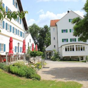 NearBy Hotel