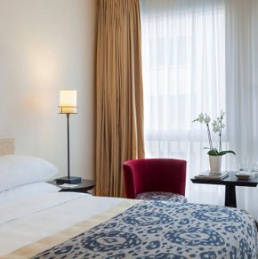 NearBy Hotel