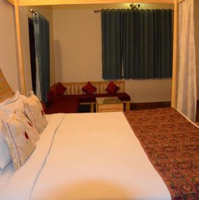 NearBy Hotel