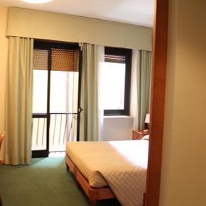 NearBy Hotel