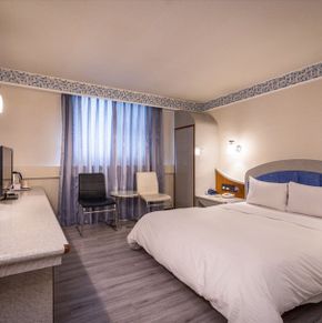 NearBy Hotel