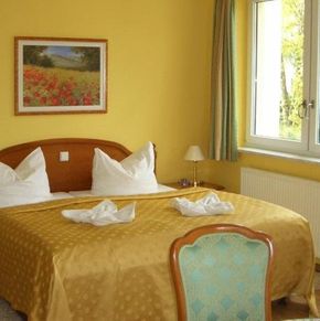 NearBy Hotel