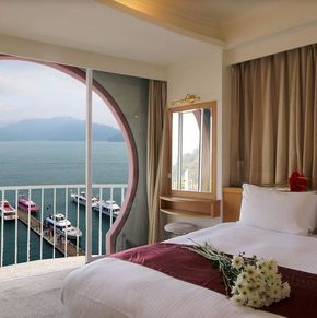 NearBy Hotel