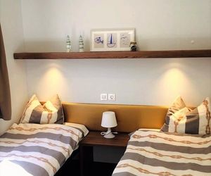 Mobile Home Pine Lodge Jezera Croatia