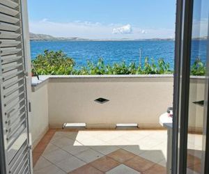 Apartments Near Sea Metajna Croatia