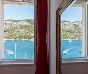 Apartment Riva 5 Comisa Croatia