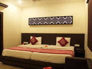 Фото отеля Capital O 4012 Hotel Agra Cantt